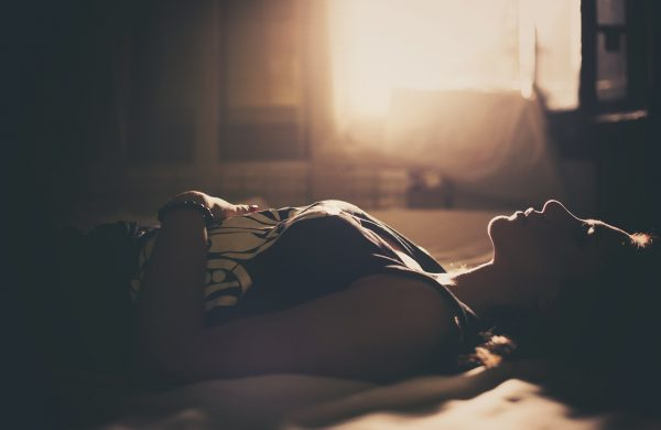 Tuy nhiên, sự hồi sinh của não là một tiến trình đảo ngược mà ở đó các phần cũ hơn trong vỏ não sẽ hồi sinh đầu tiên. hính vì vậy mà các bệnh nhân “thấy” được các đoạn đời trong cuộc sống trước đó của mình.