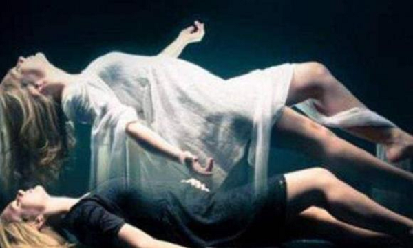 Những “hình ảnh” hiện ra trước khi chết thực chất liên quan tới NDE, là do sự suy yếu của não, chứ không phải là bằng chứng về thế giới bên kia. Tuy nhiên, cách giải thích này còn có điều chưa thỏa đáng vì những ảo giác như vậy chỉ xảy ra khi não còn có một chức năng nào đó.