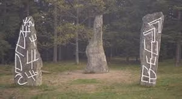 Anh ta chỉ vừa kịp châm lửa thì một cơn gió đột nhiên xuất hiện chuyển hướng ngọn lửa khiến cho tóc của người đàn ông bốc cháy. Anh ta lăn lộn trên mặt đất để dập tắt lửa, nhưng nó đã lan ra quần áo và người đàn ông tội nghiệp đã chết trong đau đớn tột cùng.