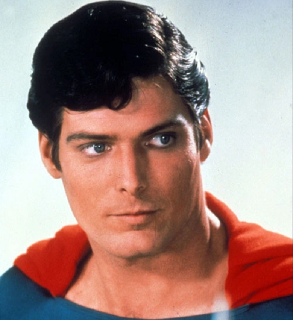 Bud Collyer lồng tiếng cho phim hoạt hình Superman đầu tiên 1941-1943. Ông đã chết trong một căn bệnh tuần hoàn ở tuổi 61. Lee Quigley - cậu bé đóng vai Kal El khi còn nhỏ trong Superman 1978 đã chết vào năm 1991 vì lạm dụng thuốc ở tuổi 14. Nam diễn viên Marlon Brando, người đóng vai Jor-El trong bộ phim năm 1978, chịu nhiều bất hạnh trong cuộc sống riêng tư của mình.