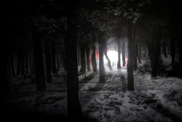 Hai cậu bé sau khi quan sát khoảng 5 phút, chợt nghe thấy có tiếng động và một cánh cửa được mở ra. Một sinh vật kỳ dị xuất hiện với làn da màu sô-cô-la và những nếp nhăn đáng sợ trên khắp cơ thể. Lúc này hai cậu bé định bỏ chạy thì bất ngờ sinh vật kia vòng ra sau lưng bọn trẻ và còn vỗ vai một đứa.