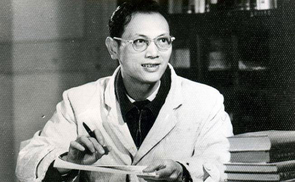 Vào ngày 17/6/1980, đoàn thám hiểm tạm nghỉ chân ở gần Kumu Kuduk. Lúc này nước và xăng mang theo đã gần hết. Sau khi tham khảo ý kiến của các thành viên trong đoàn, họ quyết định tìm xem có nguồn nước nào gần đó không.