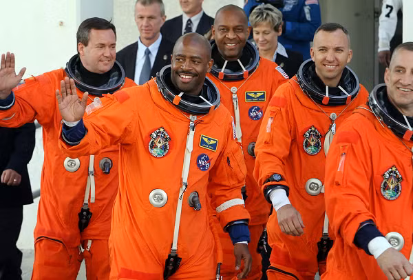 Người đàn ông 58 tuổi này thu hút sự chú ý đặc biệt khi kể về trải nghiệm của mình ngoài không gian, cũng như trả lời câu hỏi về việc liệu có từng nhìn thấy UFO hay người ngoài hành tinh.