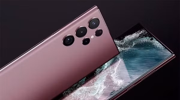 Tuy nhiên, bên cạnh đó dòng iPhone 14 cũng được đồn đại có camera selfie cải tiến. Phiên bản Pro sẽ có mặt trước được thiết kế lại với các lỗ cắt hình viên thuốc + lỗ kim, cũng như chip A16 Bionic mới, trong khi mẫu tiêu chuẩn có sẽ ít nâng cấp hơn.