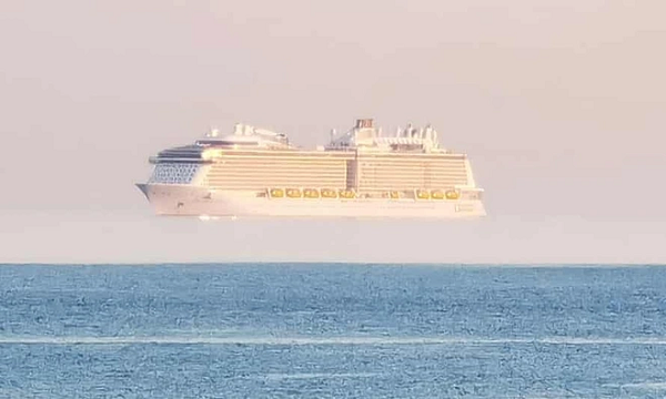 Nhiều người cho rằng đây chính là những con tàu bị "nguyền rủa" trong truyền thuyết. Tuy nhiên, theo lí giải khoa học, đây là một hiện tượng ảo ảnh quang học hiếm thấy.