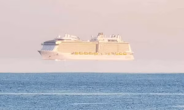 Nhiều người cho rằng đây chính là những con tàu bị "nguyền rủa" trong truyền thuyết. Tuy nhiên, theo lí giải khoa học, đây là một hiện tượng ảo ảnh quang học hiếm thấy.