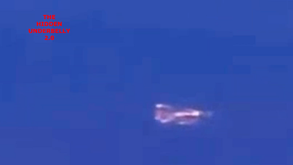 Theo mô tả của người đăng tài, vật thể có thể bị mây che khuất và cũng rất có thể là một thứ có tính sinh học. "Tôi choáng ngợp khi chứng kiến hiện tượng này", người này bình luận thêm.