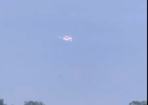 Theo Trung tâm báo cáo UFO quốc gia Mỹ, trong năm 2020, hơn 7.200 trường hợp báo nhìn thấy vật thể bay không xác định (UFO) ở Mỹ. Một cảnh sát về hưu nói rằng con số thực tế có thể còn cao hơn vì nhiều người ngại thông báo họ nhìn thấy UFO vì sợ bị chế nhạo.