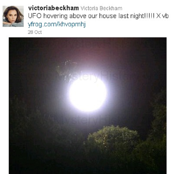 Thoạt nhìn, quả cầu ánh sáng hình tròn trông khá giống trăng tròn (trăng rằm). Tuy vậy, theo trang timeanddate.com, trong thời điểm gần 20/10/2011, khu vực Beverly nơi gia đình Beckham sinh sống đang trải qua giai đoạn trăng bán nguyệt cuối tháng (Trăng hạ huyền). Trong giai đoạn này, người ta chỉ có thể nhìn thấy một nửa Mặt Trăng mà thôi, nửa còn lại bị che khuất.