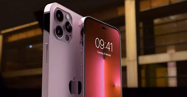 Về dung lượng pin, iPhone 14 Pro là 3.200 mAh và iPhone 14 Pro Max là 4.323 mAh, lớn hơn dòng iPhone 13 Pro và Pro Max khi dung lượng pin của chúng lần lượt là 3.095 mAh và 4.352 mAh.