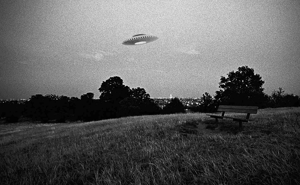 Ông đã mua dự trữ rất nhiều vũ khí để xây dựng các đơn vị vũ trang chống một chính phủ bí mật của những người ngoài hành tinh. Cảnh sát cho biết, trước khi bị hạ sát, ông Cooper đã dọa giết nhiều dân thường, vì cho rằng họ do nhà chức trách phái đến săn đuổi ông. Khi cảnh sát bao vây khu nông trại của mình, Cooper đã nổ súng khiến một cảnh sát viên bị thương nặng.