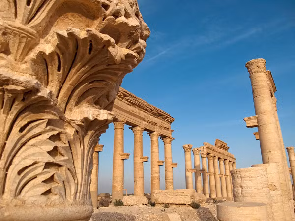 Những tàn tích còn sót lại ngày nay cho thấy quá khứ của Palmyra từng huy hoàng thế nào. Tuy nhiên, ngày nay thành cổ này đã bị hư hại rất nhiều bởi thời gian và chiến tranh tàn phá.