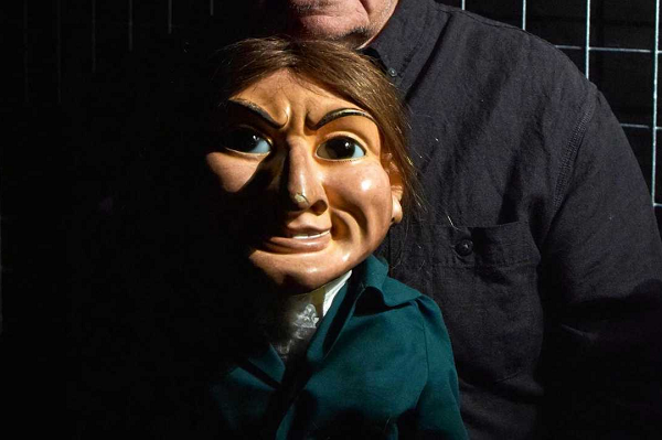 Tới thời điểm này, cái tên Letta mới ra đời, bởi có người khẳng định đã nghe thấy búp bê hét lên “Letta me out!" (thả tôi ra). Điều đặc biệt là búp bê Letta không gieo rắc bất hạnh lên cuộc đời người chủ Kerry. Ngược lại, cảm nhận được những khó khăn về tài chính của chủ nhân, Letta đã nhanh chóng giúp ông kiếm được bộn tiền.