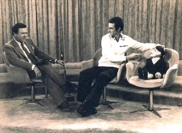 Song tất cả những gì họ thu được chỉ là nguồn gốc có phần hư cấu của chú búp bê kì lạ này. Theo họ kể lại, trong con búp bê là linh hồn của một cậu bé 6 tuổi bị mắc kẹt trong con tàu gỗ. Cậu đã mất sau khi con tàu gặp phải bão trong một khu vực hẻo lánh của Romania.