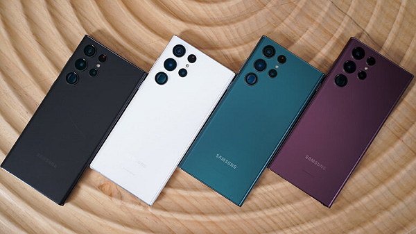 Camera Mắt Thần Bóng Đêm thu được nhiều ánh sáng hơn, Ống kính siêu trong làm giảm ánh sáng lóa và AI hoạt động nhanh mang đến khả năng xử lý thông minh gần như tức thì.