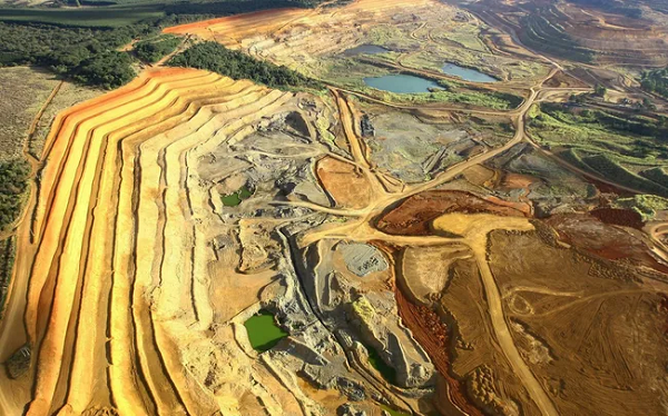 Người đứng đầu Bộ Năng lượng và Tài nguyên Thiên nhiên Thổ Nhĩ Kỳ ông Fatih Donmez cho biết, mỏ đất hiếm khổng lồ này nằm khá nông nên việc khai thác sẽ dễ dàng và ít tốn kém hơn. "Trong số 17 nguyên tố hiếm đã biết, chúng tôi có thể sản xuất 10 nguyên tố đất hiếm từ mỏ này".