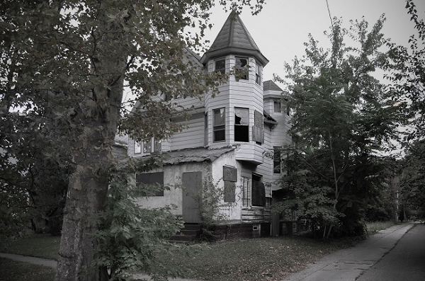 Ngôi nhà bỏ hoang ở phía Đông Cleveland từng được kênh truyền hình ABC News xác định là bãi rác của một kẻ giết người hàng loạt vào năm 2013.