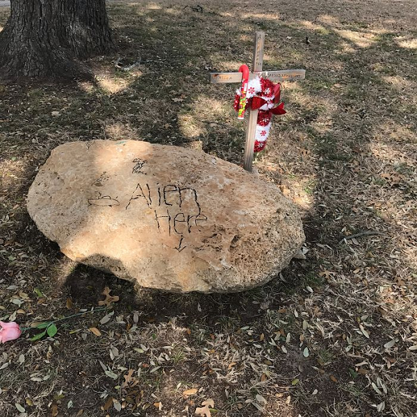 Câu chuyện càng trở nên bí ẩn hơn, khi một người trên Brawley Oates mua lại mảnh đất này từ tay Thẩm phán Proctor vào khoảng năm 1935. Oates đã dọn sạch các mảnh vỡ UFO khỏi cái giếng để dùng nó làm nguồn dự trữ nước.