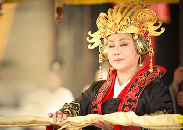 Lý Thế Dân nghe vậy rất lo lắng nói: "Lời tiên tri và thiên tượng đều dự báo đúng như vậy, ta sẽ giết hết hết những kẻ nào chỉ cần là người mang họ Võ và những người liên quan đến họ Võ". Nghe vậy, Lý Thuần Phong nói: "Điều đó không phải là cách hay, người xưa có câu rằng "Người để làm vua thì không chết".