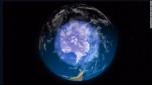 Giáo sư Qing-Bin cũng cảnh báo, sự suy giảm tầng ozone có thể dẫn đến tăng bức xạ cực tím ở mặt đất, từ đó làm tăng nguy cơ ung thư da và đục thủy tinh thể ở người.