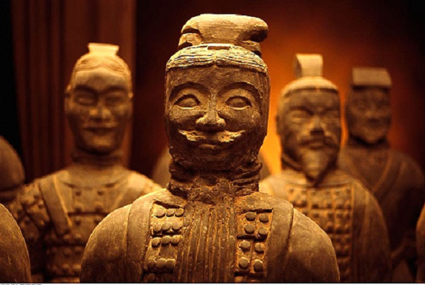 Chừng nào người lính hoặc tướng quân Tần tiêu diệt được một kẻ thù cùng cấp với họ, họ có thể được nâng cấp bậc của mình, việc nâng cấp bậc sẽ càng giúp cho họ có cơ hội được ban thêm ruộng đất và người hầu.