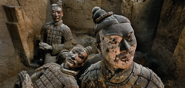 Cũng theo ghi nhận trong lịch sử, khi người Tần nhận được tin họ sẽ tham gia chiến đấu, thì họ cũng vô cùng bàng quan và xem nhẹ đến mức chẳng buồn quan tâm chuyện sống chết. So với người nước khác, thì họ cứng cỏi hơn rất nhiều.