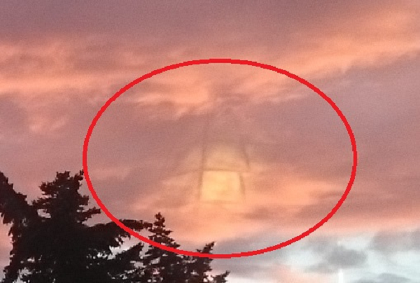 Theo dữ liệu, ảo ảnh này được hình thành do khúc xạ ánh sáng. Các vật thể trên trái đất phản xạ lại bởi bầu khí quyển. Bản chất của nó là một hiện tượng quang học. Có rất nhiều loại ảo ảnh, được phân chia dựa theo hướng xuất hiện của nó so với vật thể gốc.