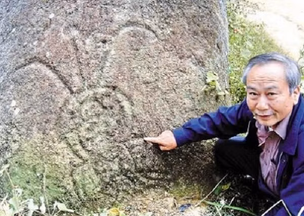 Trải qua nhiều thế hệ, văn tự Trung Quốc đã có nhiều cải biến, hình dáng và âm điệu cũng được cải tiến để phù hợp hơn cho sự giao thương, do đó những sự kiện lịch sự được thuật lại bằng những ký tự giáp cốt kia lại không cách nào thể hiện rõ ràng ra được.