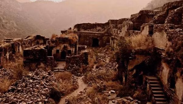 Ngày nay, làng Kuldhara được nhiều khách du lịch xếp vào danh sách những điểm đến thú vị và thót tim cho dịp Halloween.