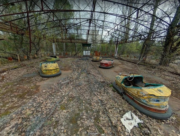 Nhà máy Chernobyl là nơi chứng kiến một trong những thảm họa hạt nhân khủng khiếp nhất từ trước tới nay, nằm ở thị trấn Pripyat thuộc Ukraine. Hiện tại, khu vực này bị đặt rào chắn cấm vào trong bán kính ít nhất 30km, không được xâm phạm.