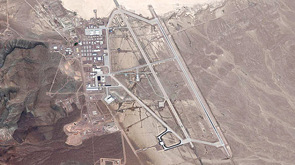 Khu vực 51, cách thành phố Las Vegas (bang Nevada) khoảng 100 km về phía bắc, với diện tích khoảng 920 km2, được xem là một trong những nơi bí ẩn nhất thế giới.