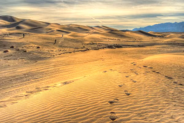 Chuyến bay kéo dài 3 giờ của họ dự kiến sẽ diễn ra suôn sẻ bởi thời tiết hôm đó vô cùng thuận lợi, máy bay đã được kiểm tra hoạt động an toàn và cả hai đều là phi công dày dặn kinh nghiệm.