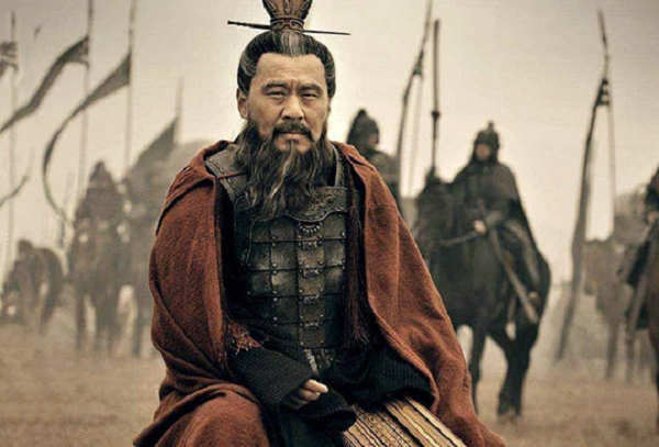 Lưu Đại khen ngợi Trình Dục trước mặt Viên Thiệu, mời Trình Dục về làm Kỵ đô úy, nhưng Trình Dục lấy cớ bị bệnh nên đã từ chối. Khi Tào Tháo đưa quân đến Duyện Châu, bèn mời Trình Dục ra làm quan, Trình Dục không chút chối từ, mà đồng ý ngay. Đồng hương của ông vô cùng khó hiểu, liền hỏi Trình Dục: “Tại sao ông luôn từ chối làm quan, lần này lại nhận lời nhanh chóng như vậy?”.