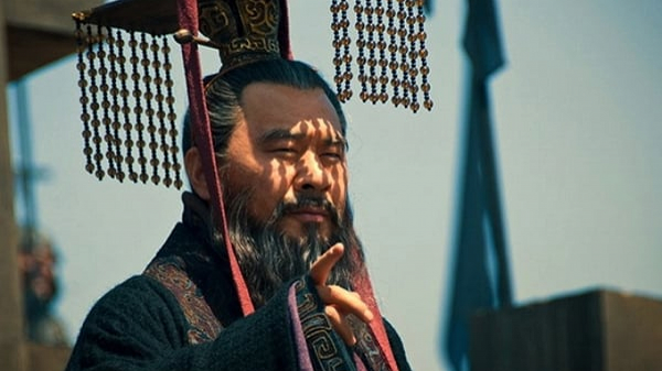 Trình Dục chỉ cười mà không trả lời, phải chăng trong lòng ông biết rõ người này (Tào Tháo) có liên quan đến giấc mơ lúc trẻ của ông? Trình Dục lần đầu đến Tào doanh, Tào Tháo đã cùng ông bàn luận đại sự, còn vui vẻ phong cho ông làm Thọ trương lệnh. Từ đó Trình Dục bày mưu hiến kế cho Tào Tháo, theo ông xuất chinh và thủ thành.