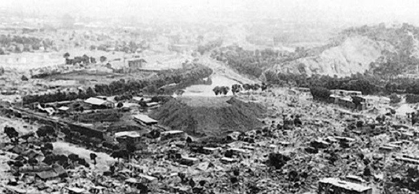 Lửa cháy hai, ba ngày chưa tắt. Hầu hết dân chúng sống trong cảnh màn trời chiếu đất. Người ta chết vì động đất, lửa thiêu, lũ lụt, cướp bóc... Tâm chấn của trận động đất nằm ở Thung lũng sông Vị Hà thuộc tỉnh Thiểm Tây, gần các thành phố Hoa Huyện, Vị Nam và Hoa Âm.