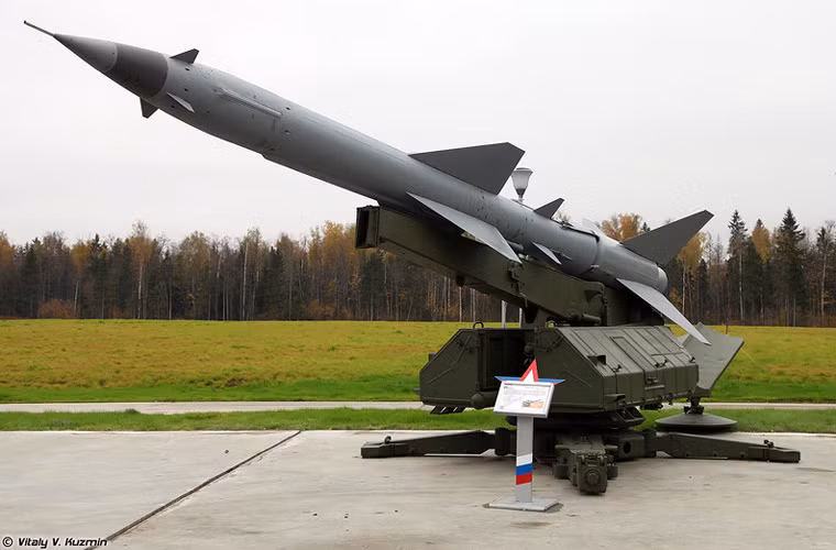 Đầu tiên phải kể đến hệ thống tên lửa phòng không tầm cao S-75 Dvina (NATO gọi là SA-2 Guideline) được triển khai từ năm 1957. Loại tên lửa này được biết tới là thứ vũ khí đã đánh bại siêu máy bay do thám U-2 của Mỹ. Đặc biệt, S-75 Dvina cũng là thứ vũ khí khiến Mỹ "nhận cái kết đắng ngắt" trong cuộc chiến tranh Việt Nam khi có tới hàng trăm máy bay chiến đấu gồm cả "pháo đài bay" B-52 bị bắn tan xác.