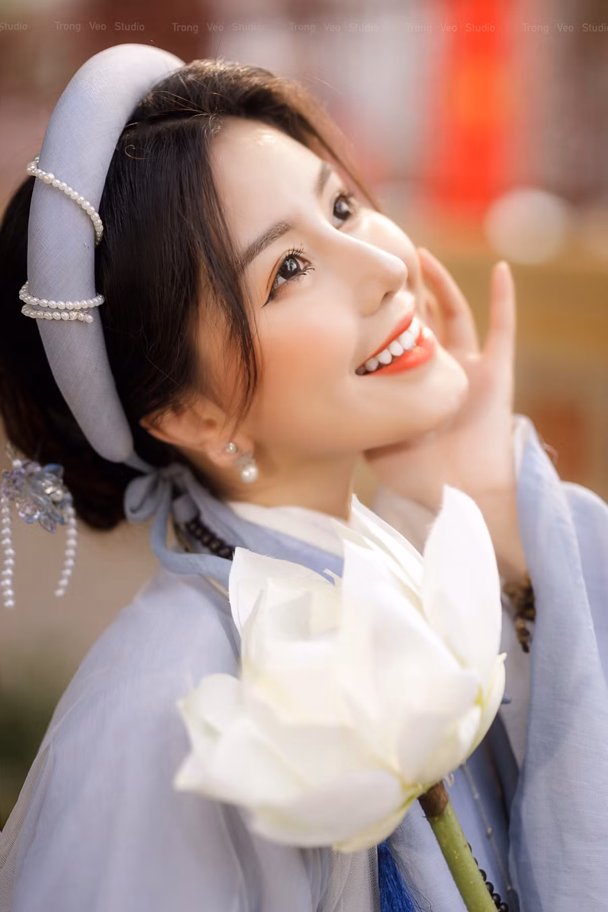 Sinh ra và lớn lên tại Sài Gòn, một thành phố hiện đại, năng động nhưng hot girl Võ Ngọc Trân lại hứng thú và yêu thích những thứ cổ xưa, hoài niệm.