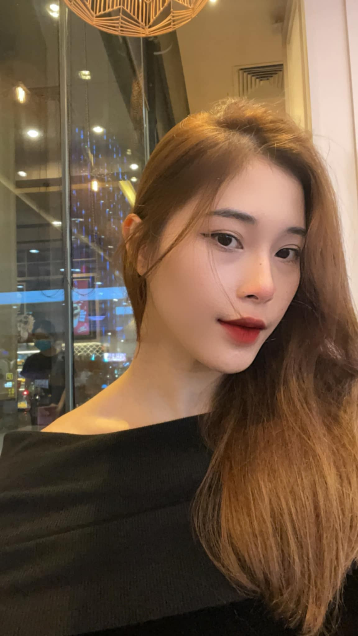 Năm 14 tuổi, Đặng Thu Huyền đã cùng tuyển U19 Việt Nam đã giành HCB giải U19 Vô địch Đông Nam Á. Trong vòng 6 năm, Thu Huyền từng nắm giữ vị trí đội trưởng tuyển bóng chuyền U19 VN đi thi đấu và giành nhiều thành tích cao.