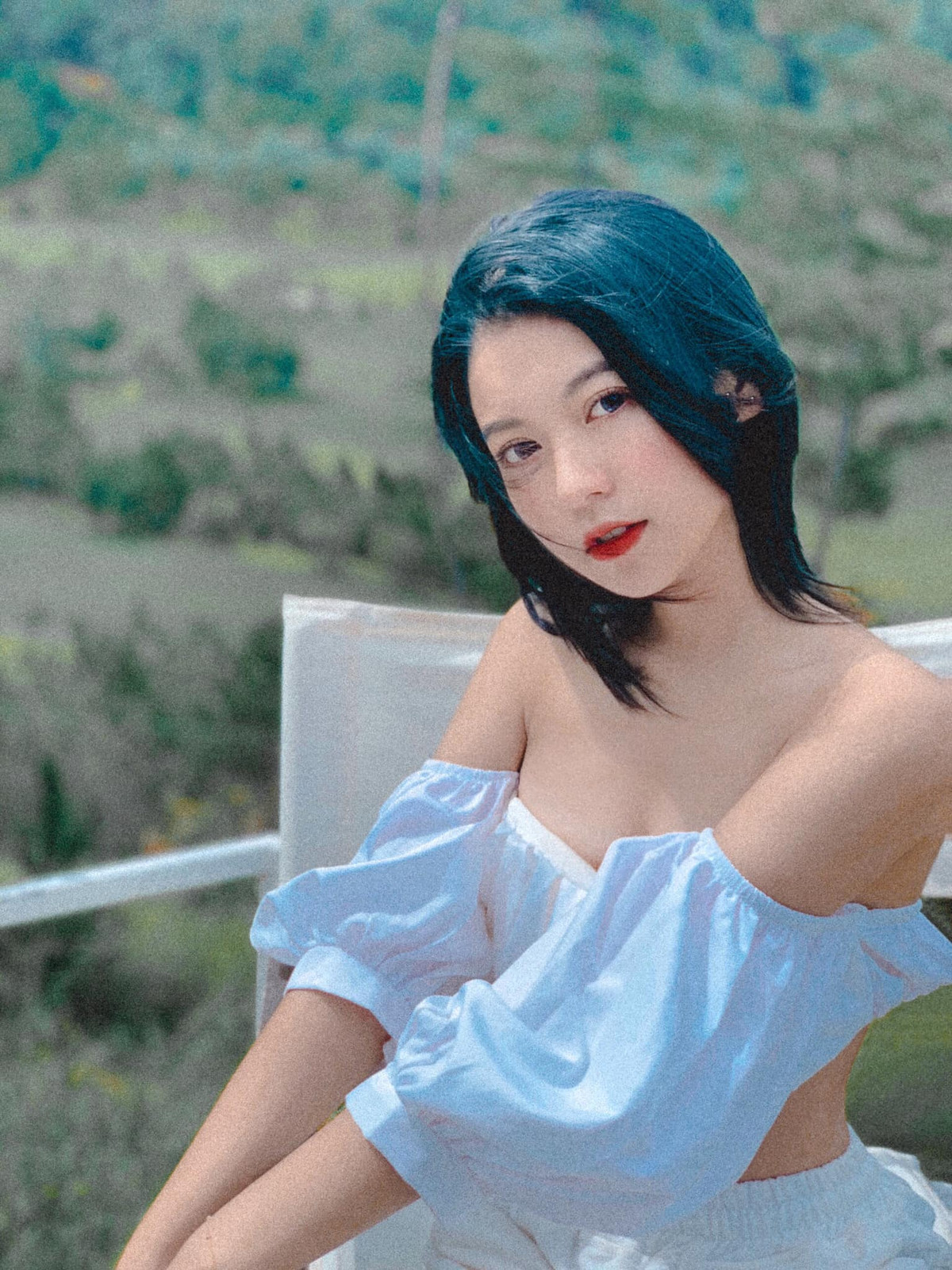 Trang cho biết bản thân mình là người vui tính, thích nói chuyện, chia sẻ và truyền cảm hứng, năng lượng cho mọi người.