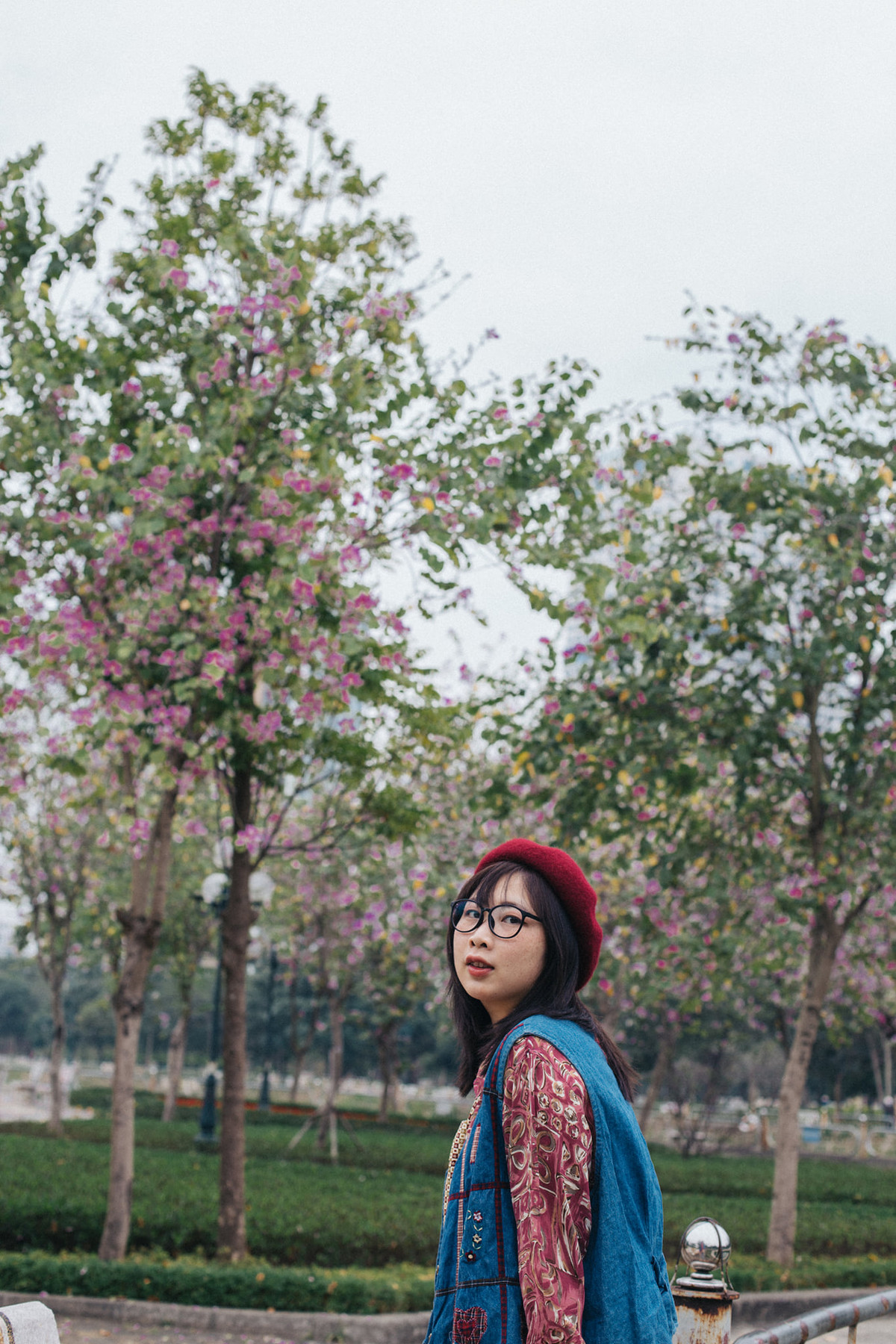 Rất nhiều bạn trẻ khi thấy khung cảnh đẹp như núi rừng Tây Bắc đã “chốt kèo”, lên kế hoạch tranh thủ đến làm vài bức ảnh để có thể "sống ảo" với bạn bè trên mạng xã hội. Ảnh: Nguyễn Cẩm Nhung