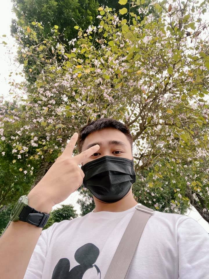 Mùa hoa ban nở rộ giữa lòng Thủ đô đã tạo nên nhiều địa điểm "sống ảo" cho các bạn trẻ. Ảnh: Nguyễn Phương Đông