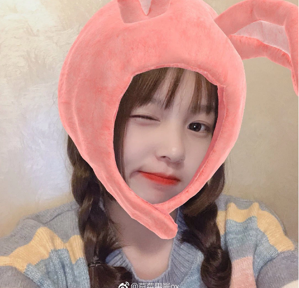 Hot girl TikTok này luôn xây dựng hình ảnh như một nữ sinh với phong cách ngây thơ, xinh xắn, siêu cấp đáng yêu.