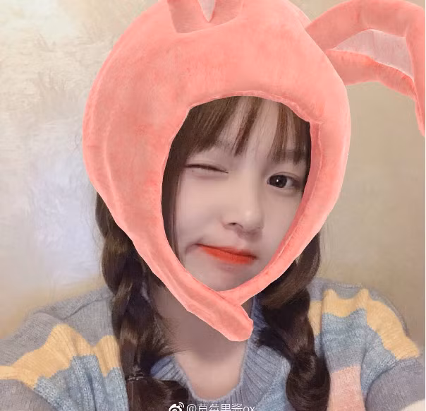 Hot girl TikTok này luôn xây dựng hình ảnh như một nữ sinh với phong cách ngây thơ, xinh xắn, siêu cấp đáng yêu.