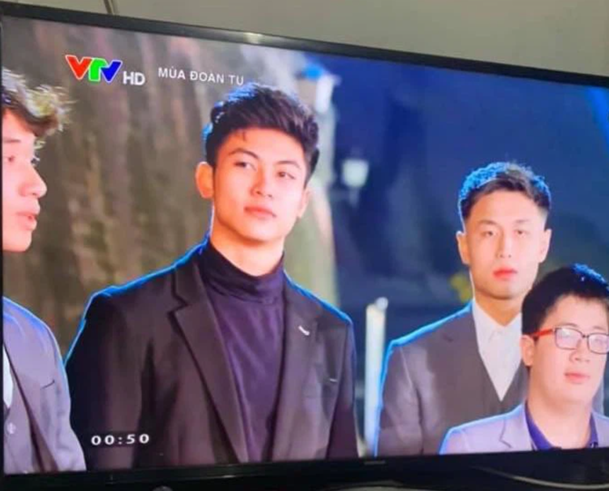 Nhan sắc của Thành Nam (Nam Mon) còn khiến cho không ít bậc phụ huynh phải tấm tắc khen ngợi, gương mặt của cậu không khác gì nam thần xứ Hàn.