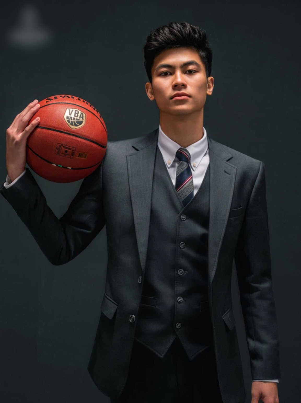 Được biết, Thành Nam sinh năm 1999, hiện đang là sinh viên năm 3, học khoa Cơ khí - Đại học Xây dựng. Thành Nam bắt đầu chơi bóng rổ từ năm 15 tuổi. Anh được nhiều fan đặt biệt danh là "visual của cả đội" bởi sở hữu gương mặt điển trai. Ảnh: Tổng hợp FB