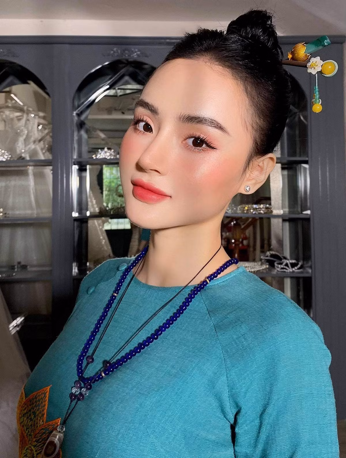 Cô nàng nhận được nhiều lời khen với nhan sắc ngày càng sắc sảo, nền nã và rất đúng tuổi. Hiện tại, Phương Trang ăn chay trường, cùng chị kinh doanh quán ăn chay và tham gia nhiều hoạt động thiện nguyện.