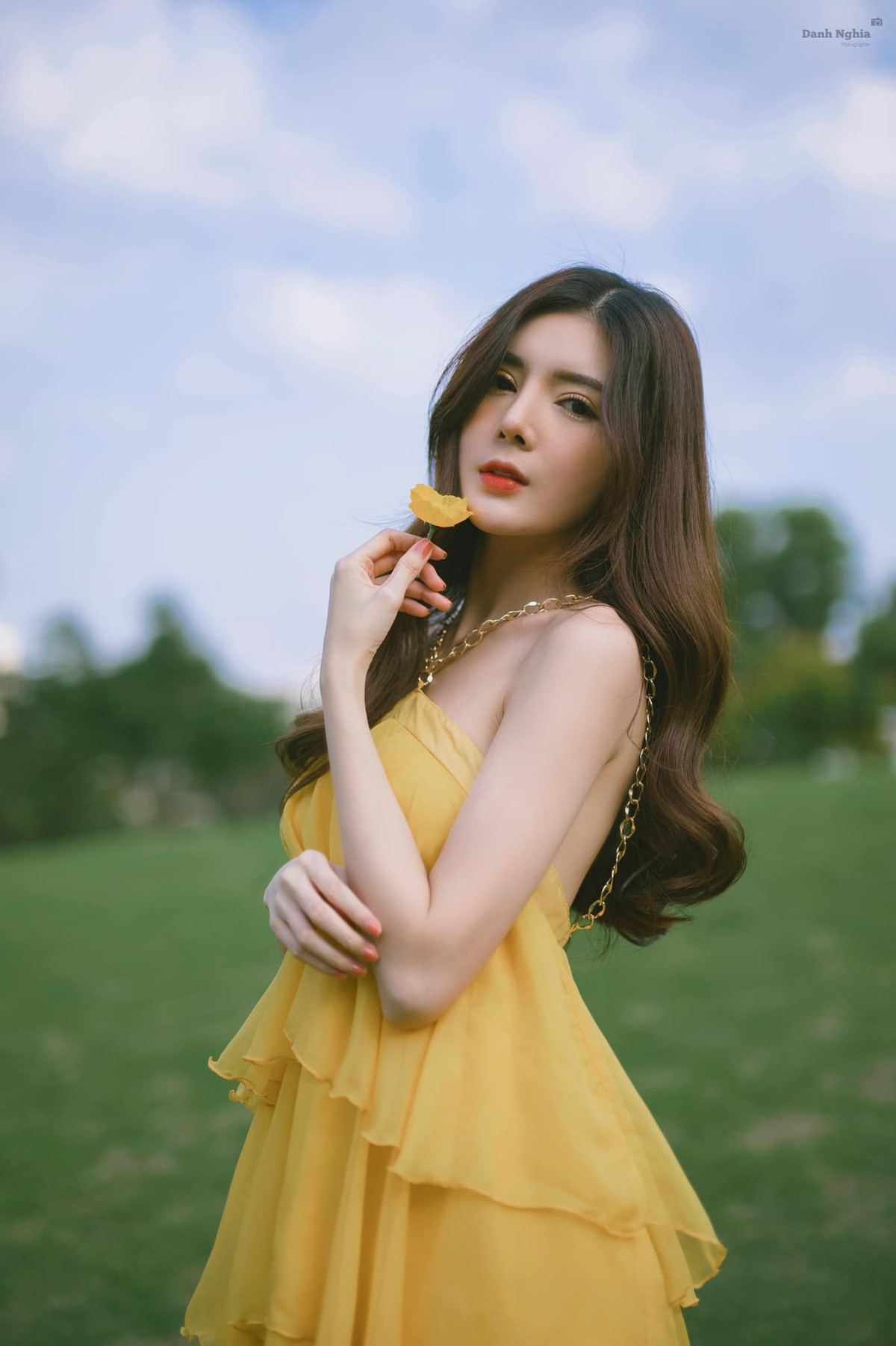 Dù không còn hoạt động showbiz nhưng Lilly Luta vẫn nhận được sự chú ý của người hâm mộ, cộng đồng mạng bởi dung mạo xinh đẹp.