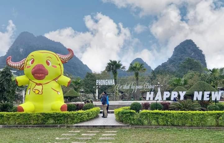 Chú trâu vàng này có hình dáng vô cùng hài hước ai nhìn cũng phải bật cười.