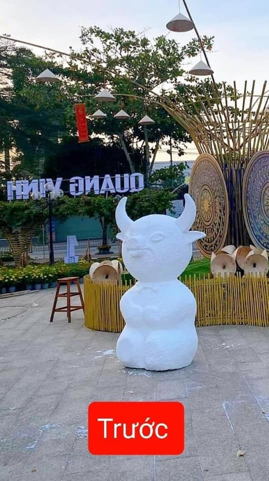 Mới đây, trên MXH lại xuất hiện một mô hình linh vật năm Tân Sửu khiến dân mạng cười nghiêng ngả bời sự hài hước. Cụ thể, chú trâu vàng này được đặt tại huyện Củ Chi, TP.HCM trong dịp chào đón một năm mới.