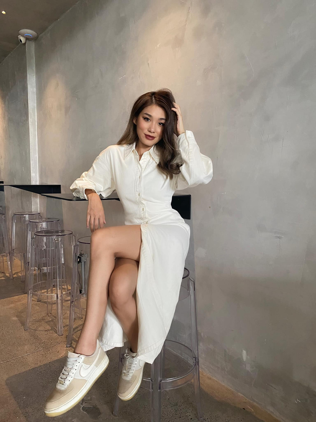 Dù không hoạt động nhiều trong ngành nghệ thuật nhưng Instagram của cô nàng thu hút hàng trăm nghìn lượt theo dõi.